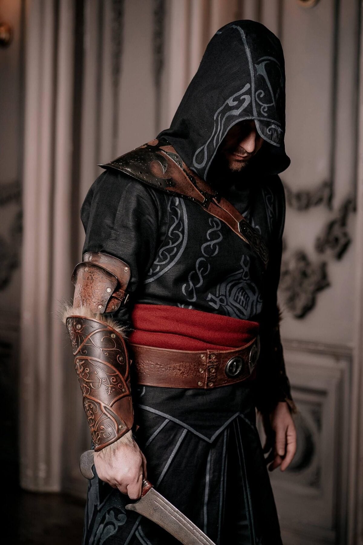 Stealthy Assassin Costume: Ideal for Cosplay and LARP Adventures - SokolArmory