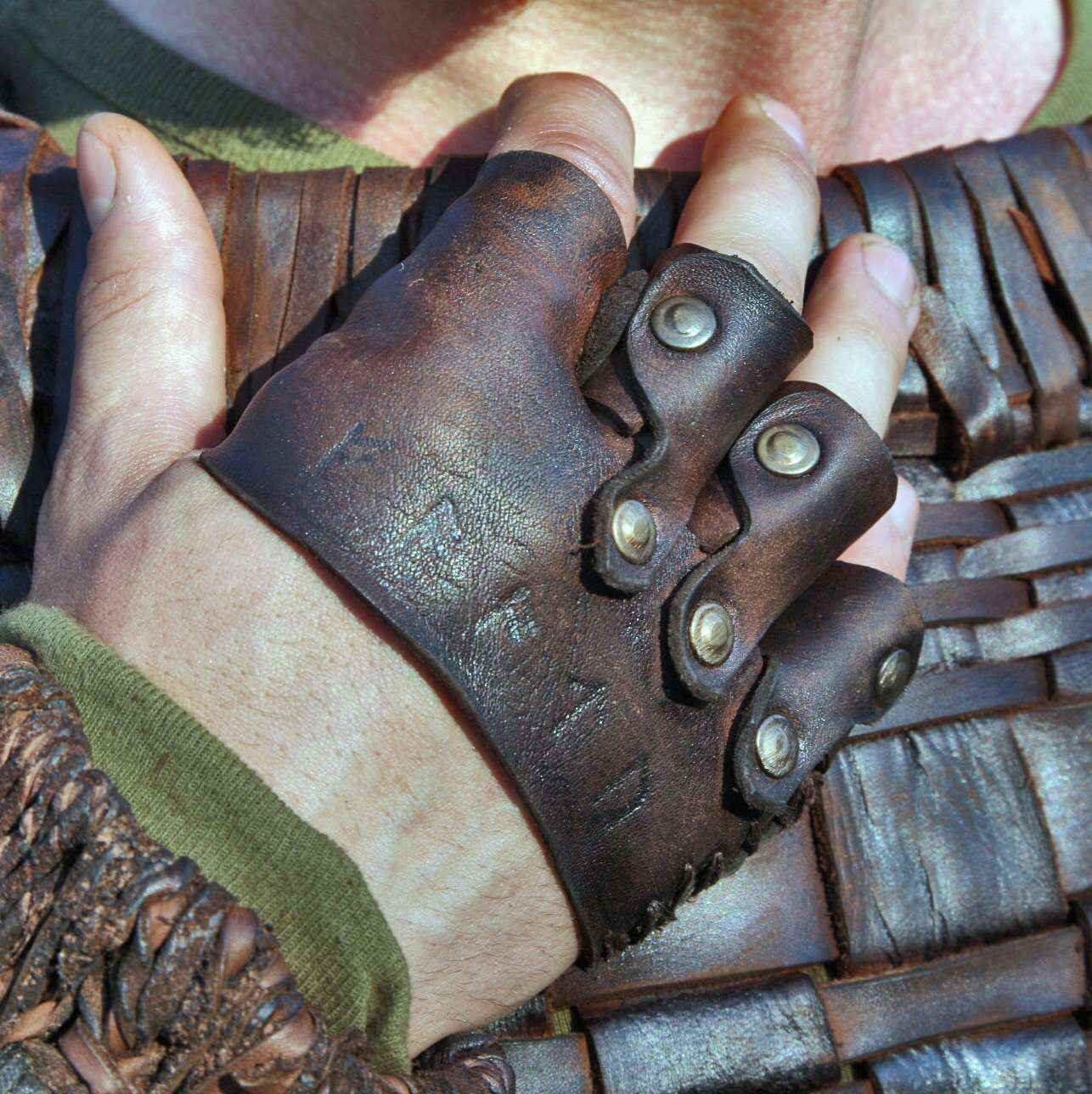 Floki battle leather glove - SokolArmory