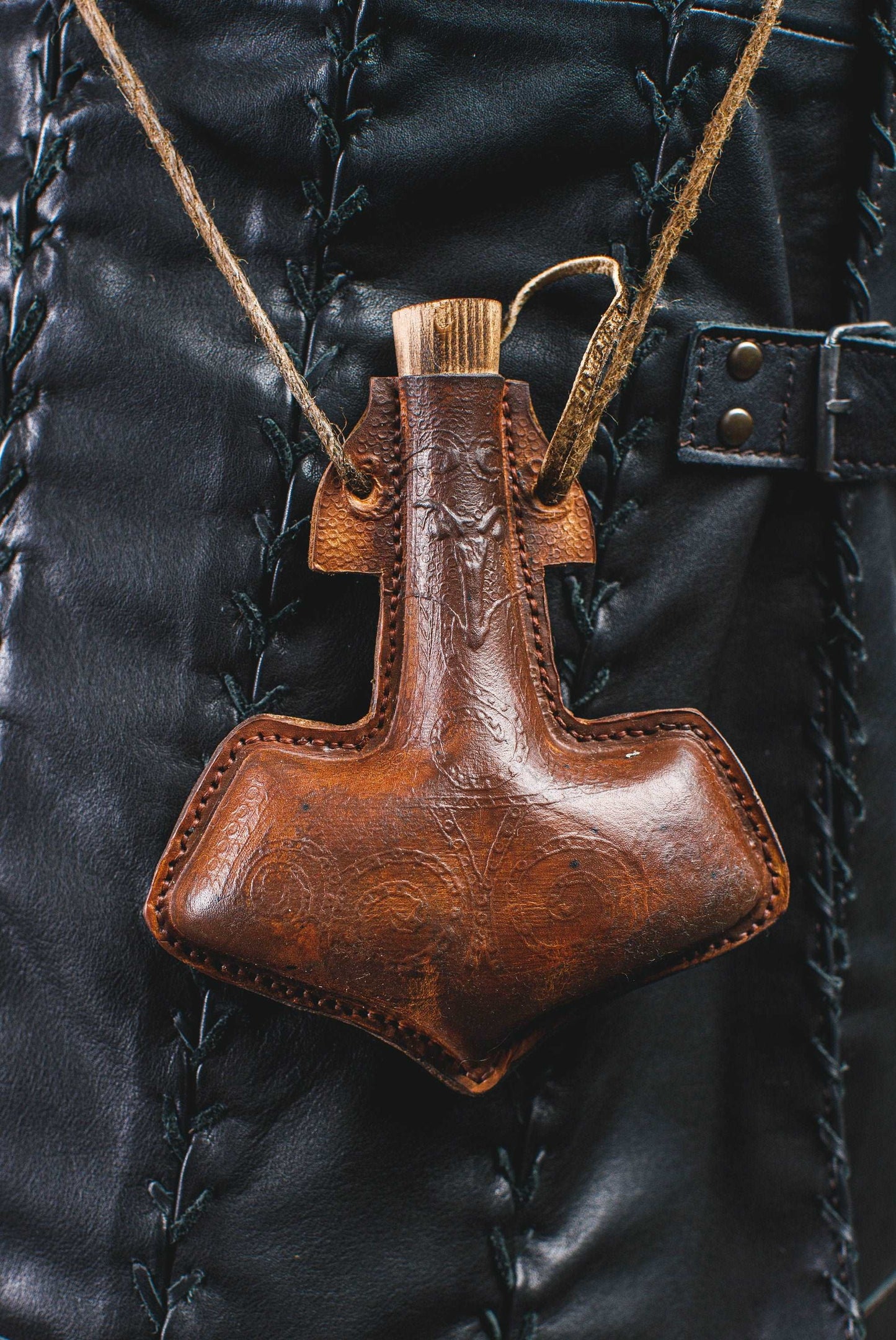 Celtic leather flask embossed - SokolArmory