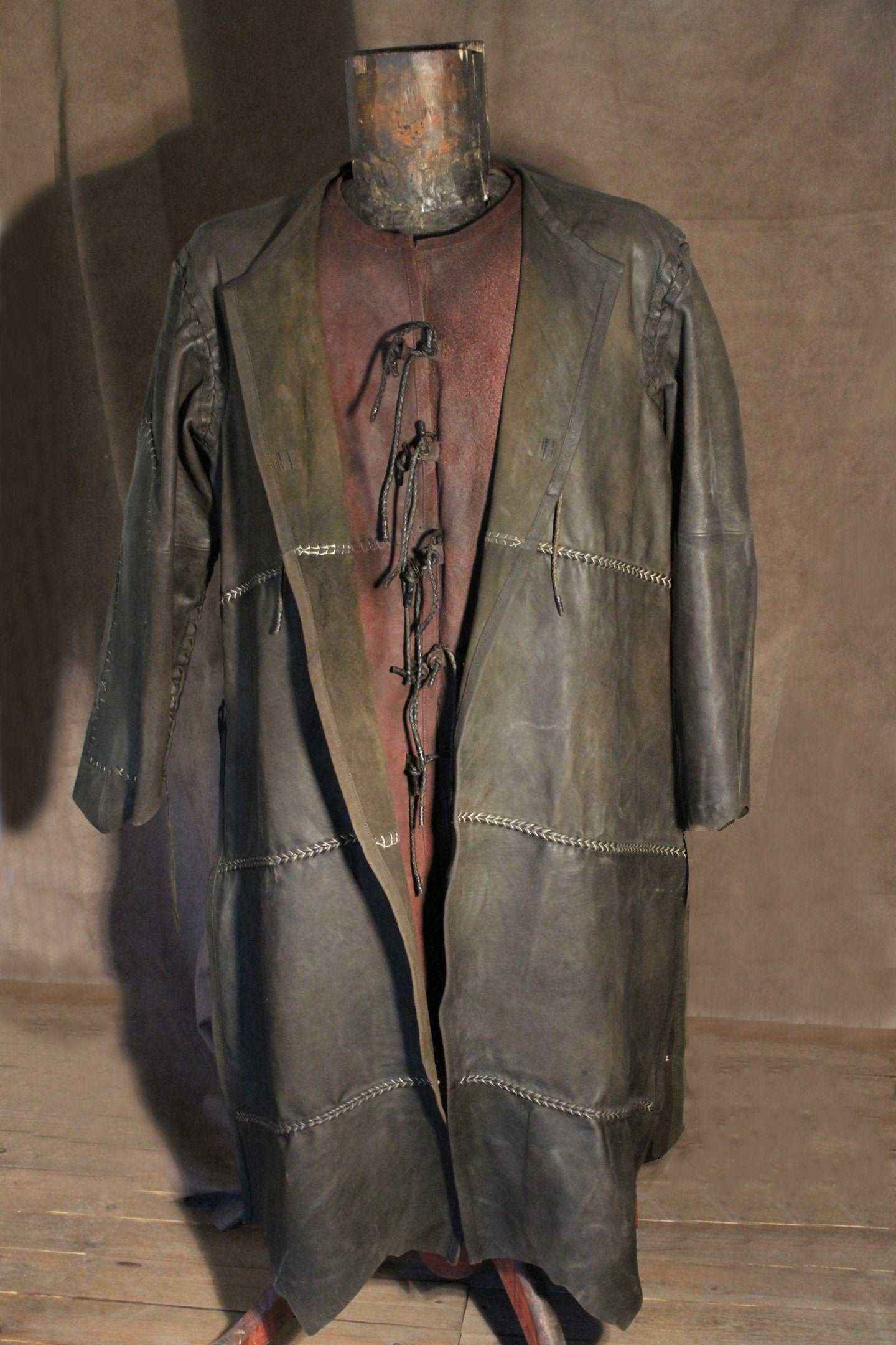 Aragorn strider costume Nathan Stanton. Part 2