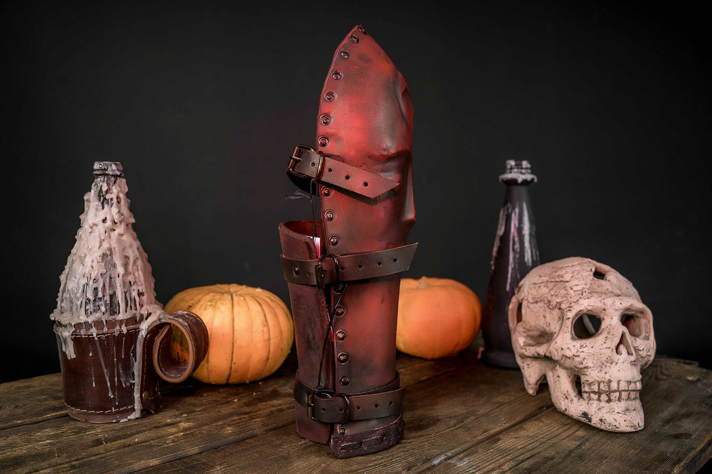 Fantasy leather bracers - SokolArmory