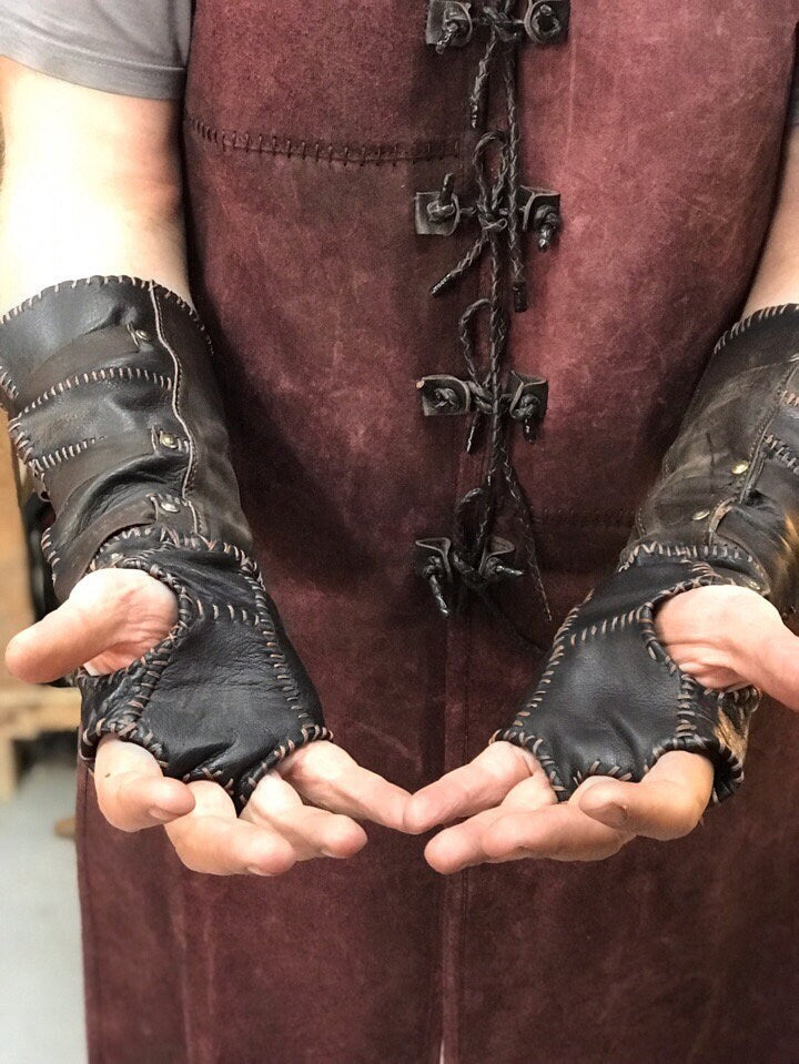 Ivar battler leather glove (Vikings) - SokolArmory