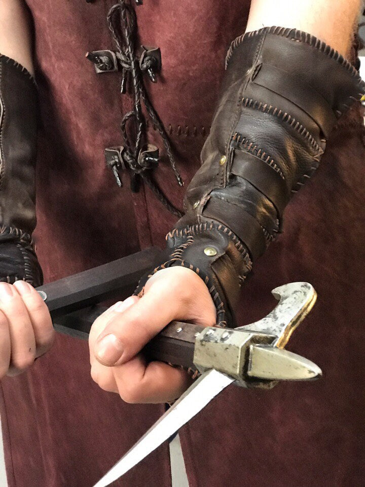 Ivar battler leather glove (Vikings) - SokolArmory