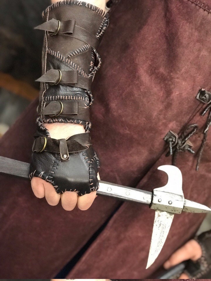 Ivar battler leather glove (Vikings) - SokolArmory
