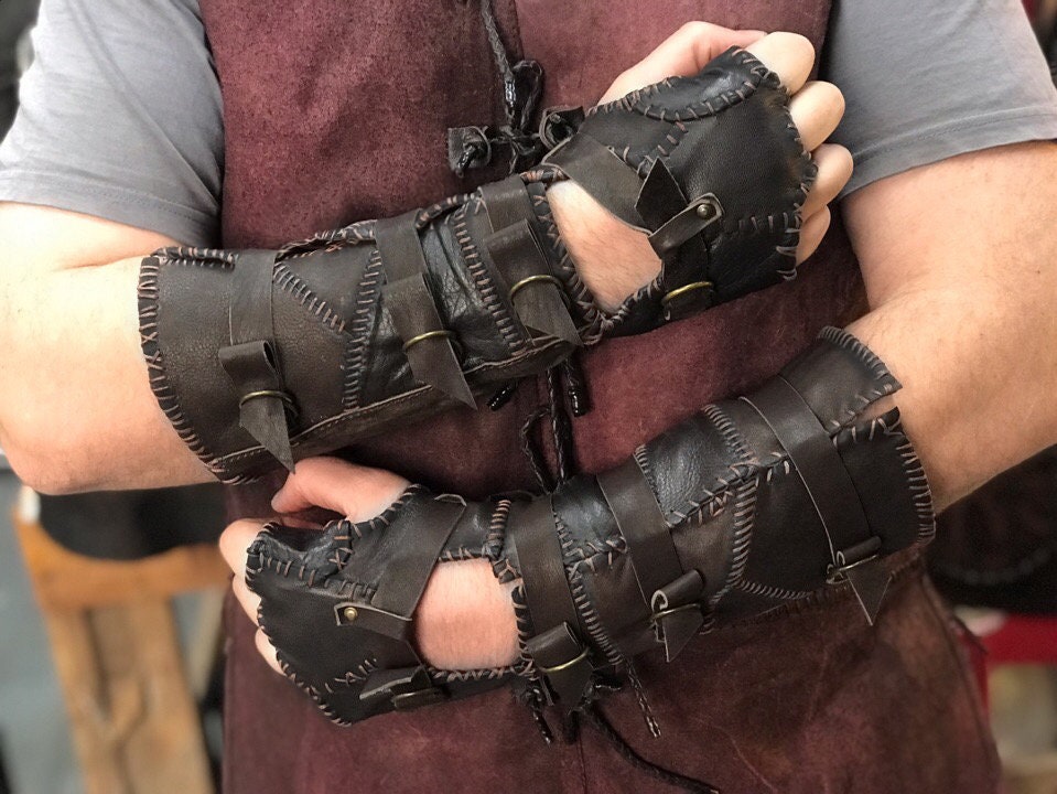 Ivar battler leather glove (Vikings) - SokolArmory