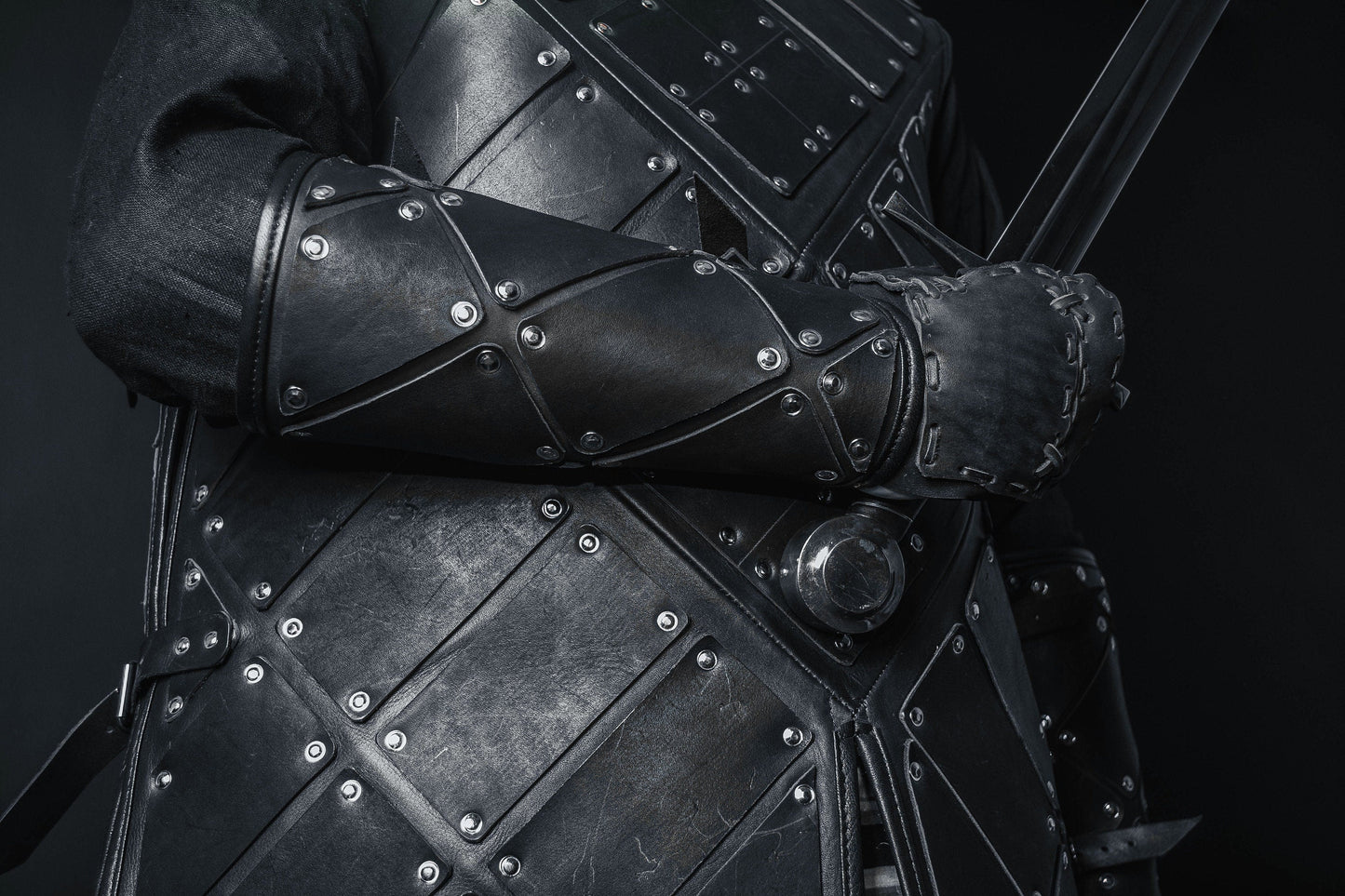 Medieval leather bracers with hand protection - SokolArmory