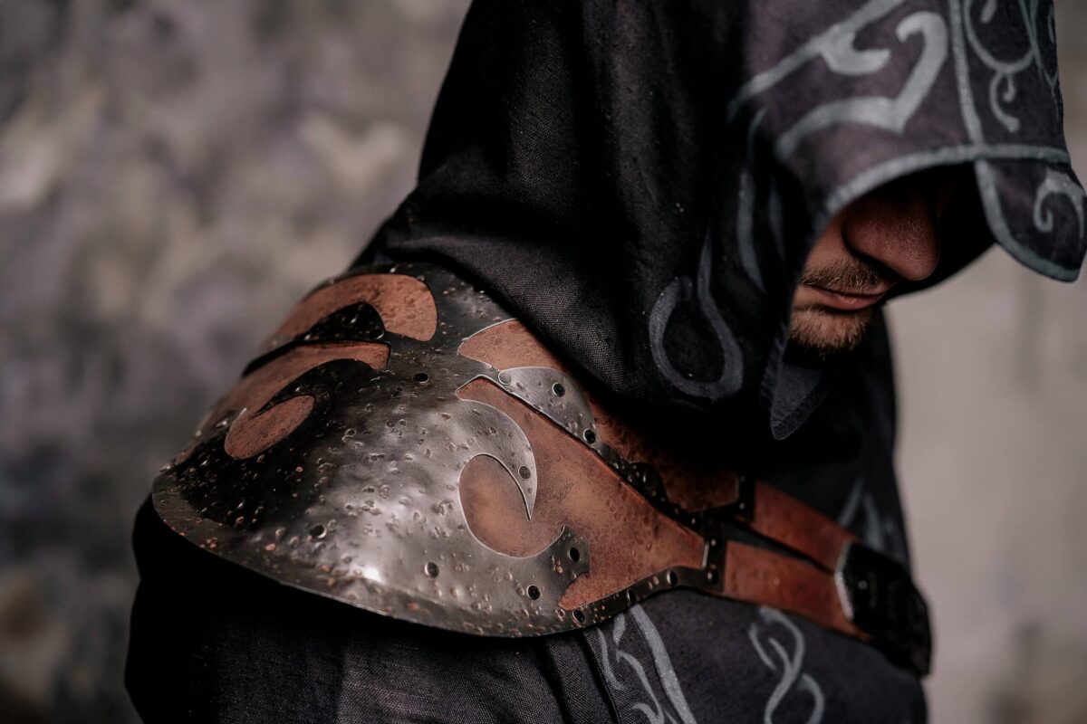 Stealthy Assassin Costume: Ideal for Cosplay and LARP Adventures - SokolArmory