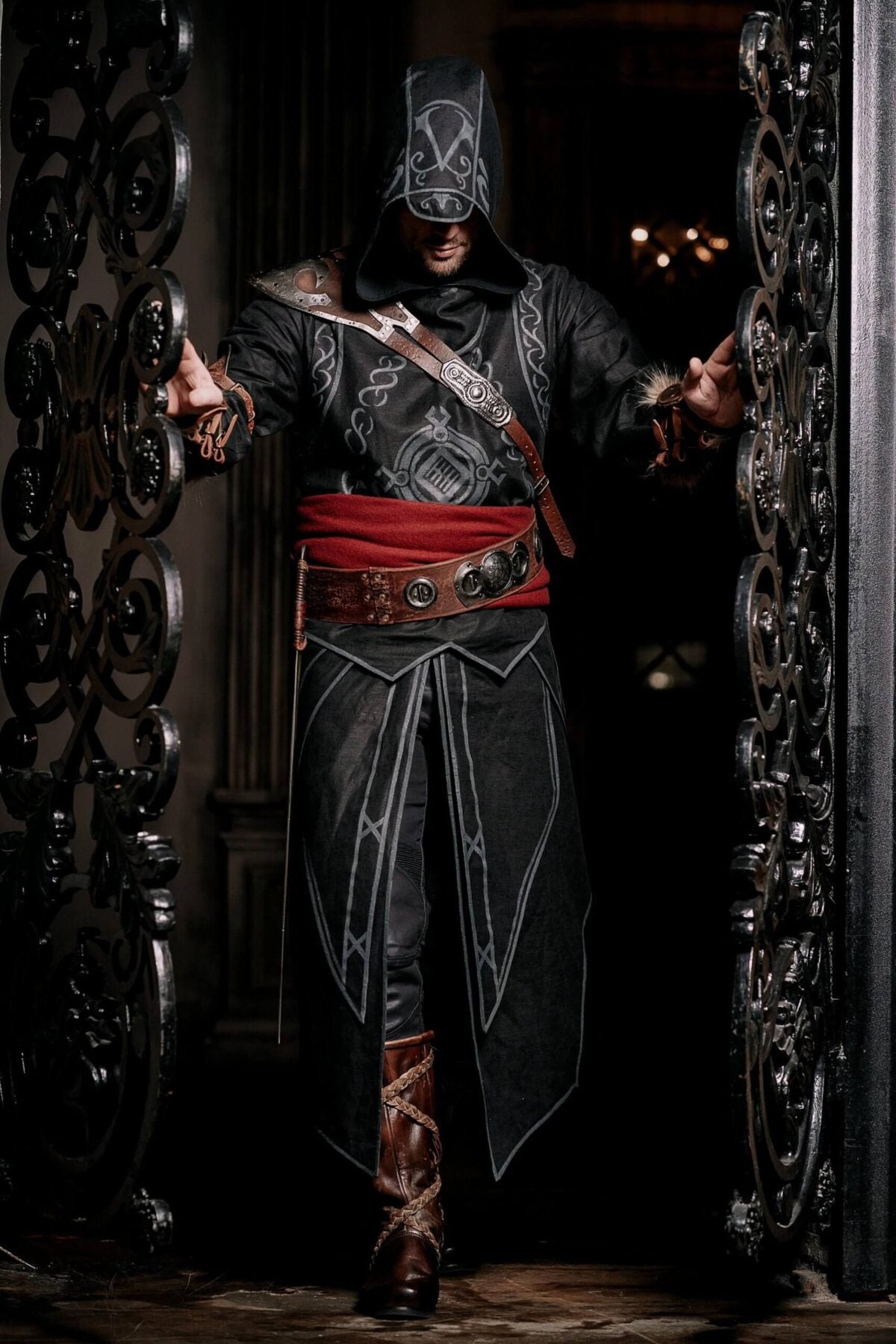 Stealthy Assassin Costume: Ideal for Cosplay and LARP Adventures - SokolArmory