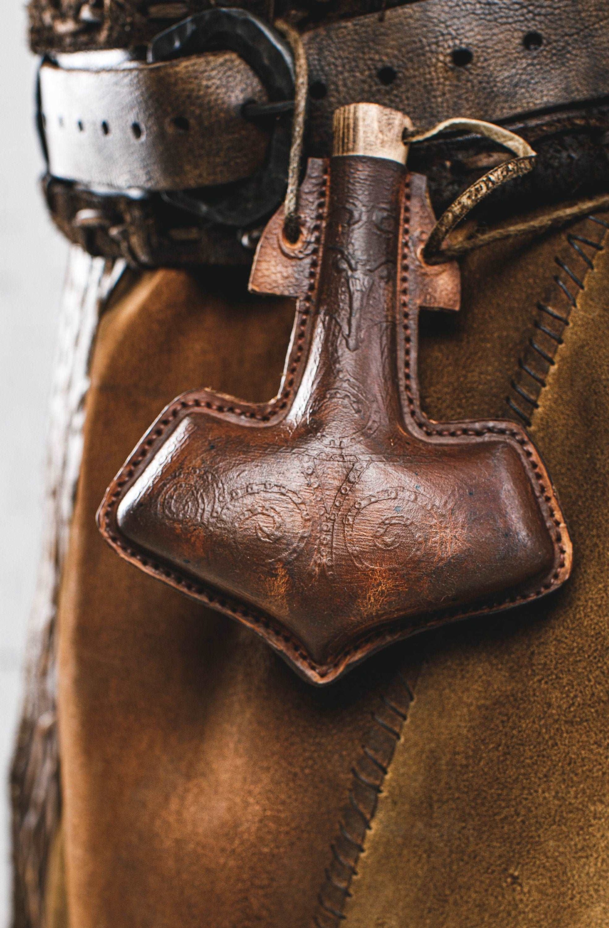 Celtic leather flask embossed - SokolArmory