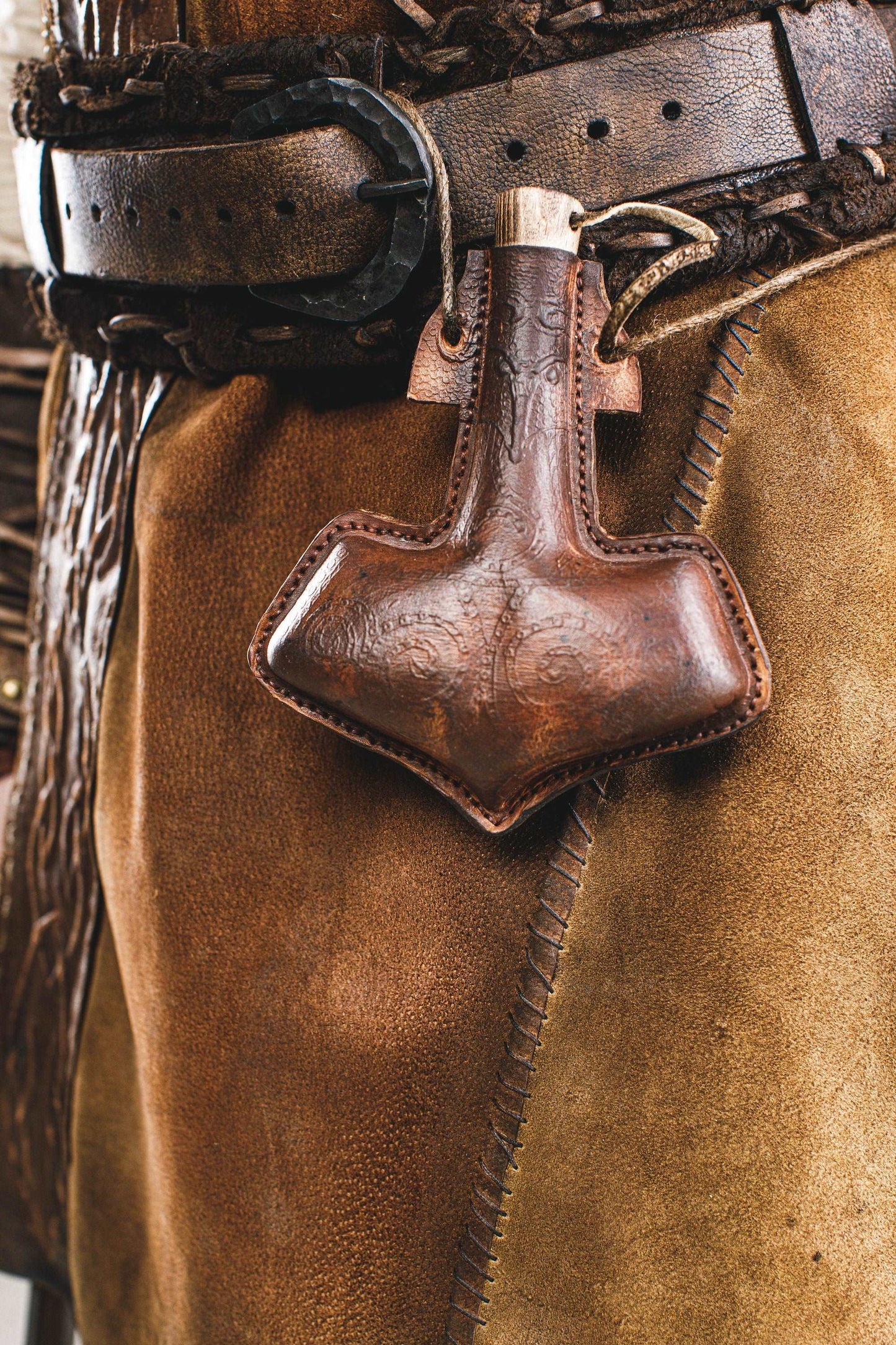 Celtic leather flask embossed - SokolArmory