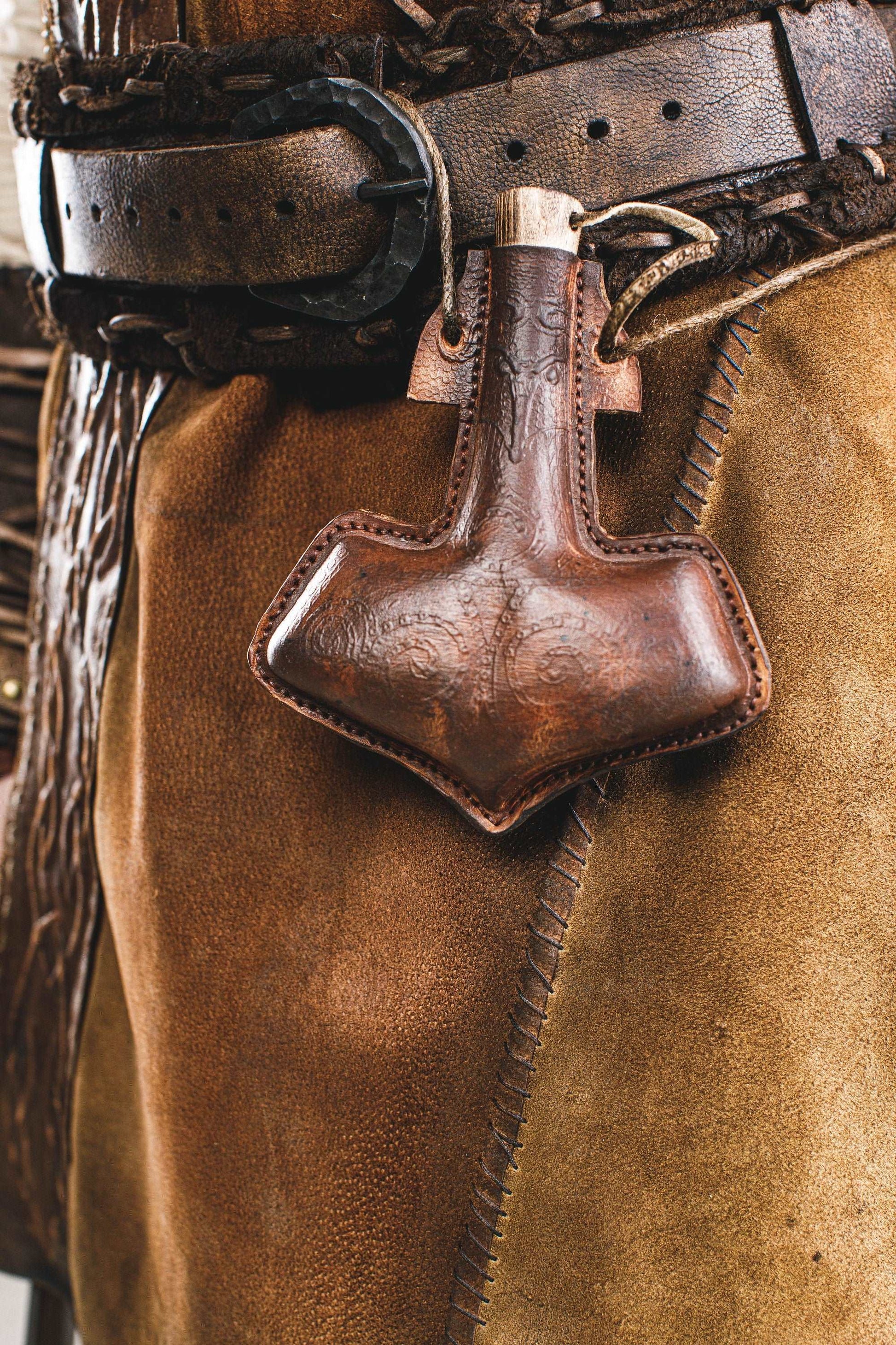 Celtic leather flask embossed - SokolArmory