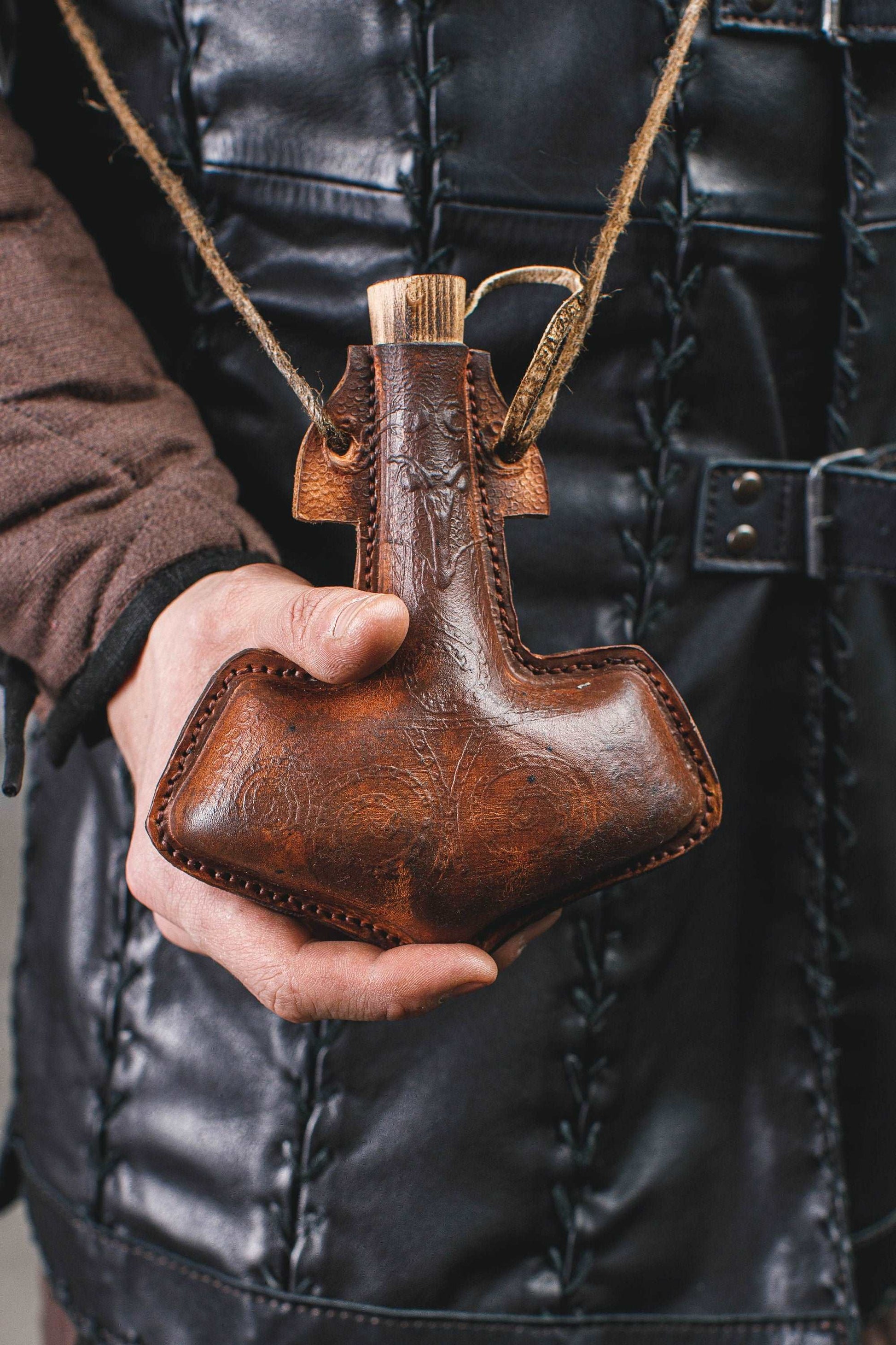 Celtic leather flask embossed - SokolArmory
