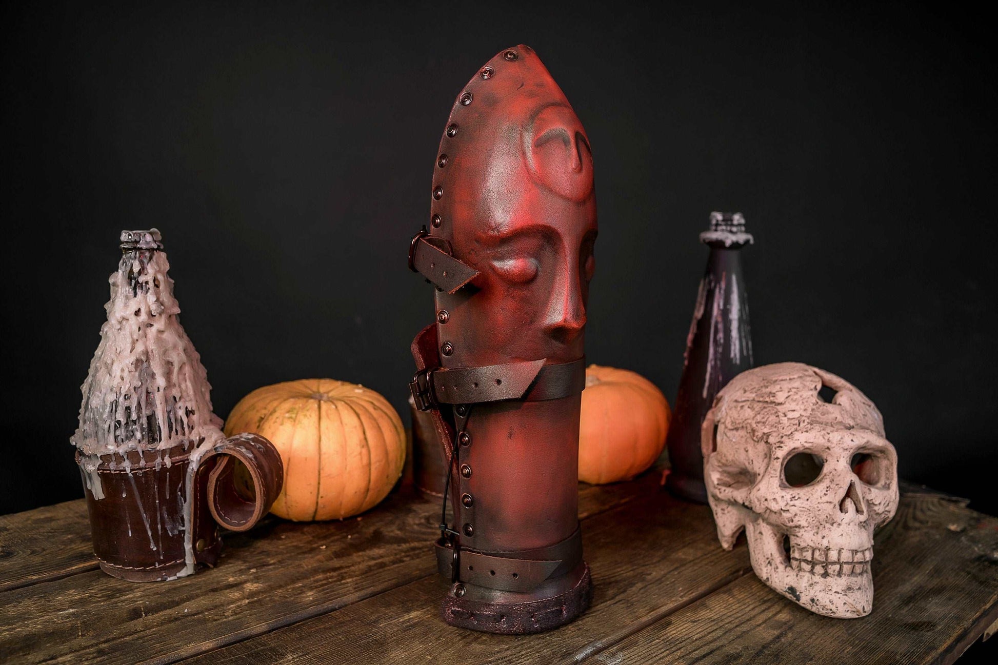 Fantasy leather bracers - SokolArmory