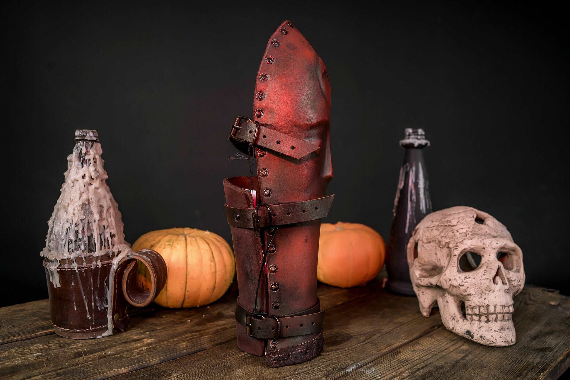 Fantasy leather bracers - SokolArmory