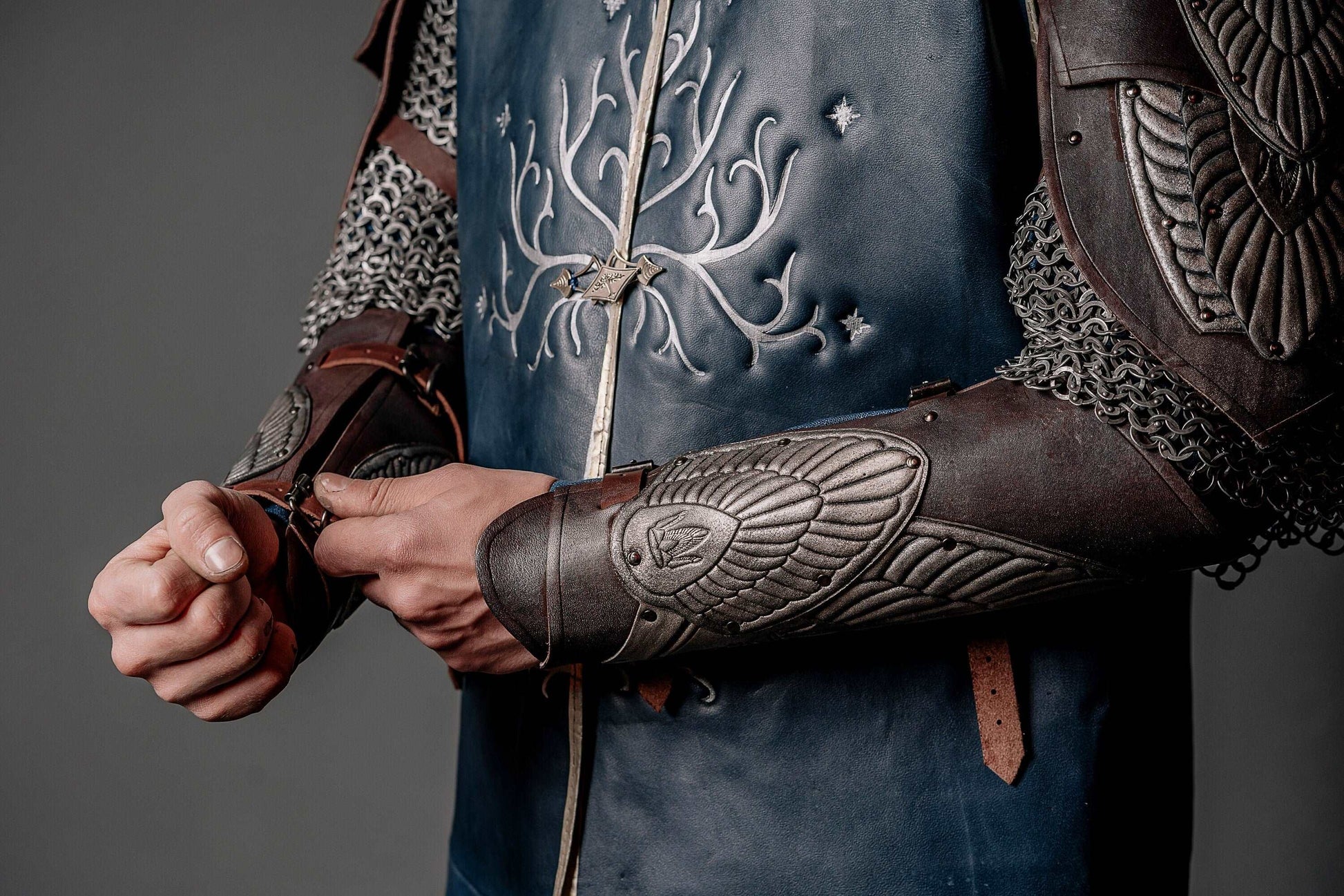 Aragorn's King bracers (Lord of the Rings) - SokolArmory