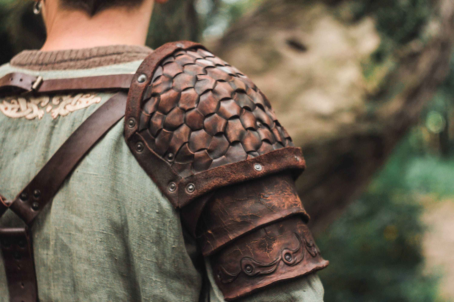 Viking leather shoulder armor - SokolArmory