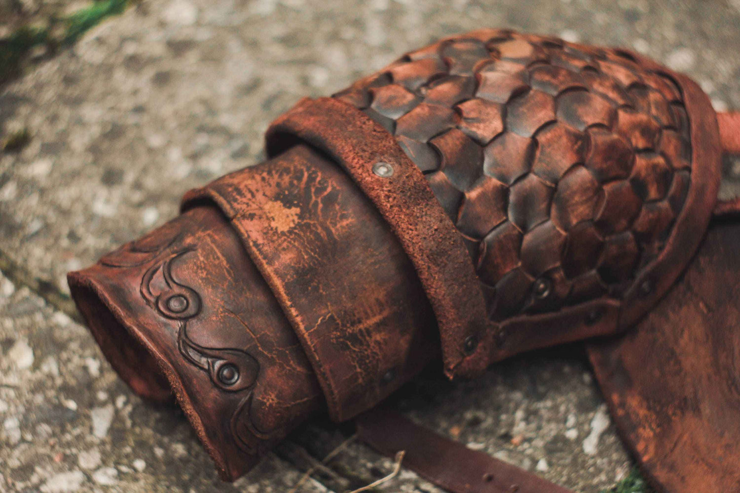 Viking leather shoulder armor - SokolArmory