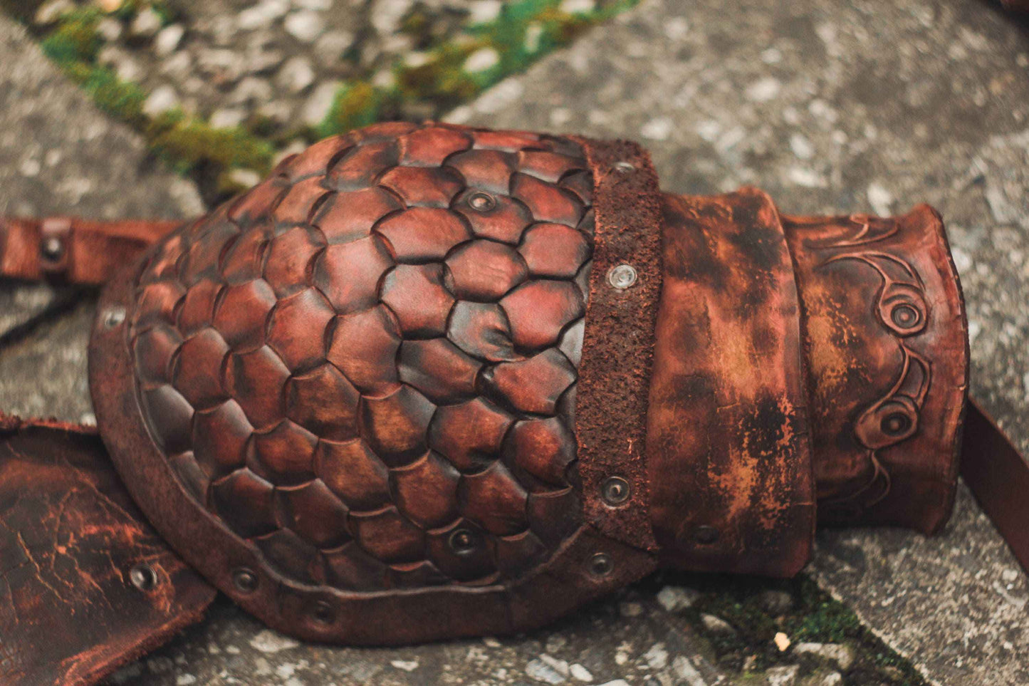 Viking leather shoulder armor - SokolArmory