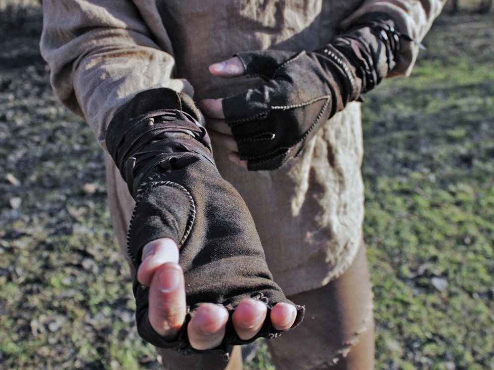 Battler leather gloves for LARP - SokolArmory