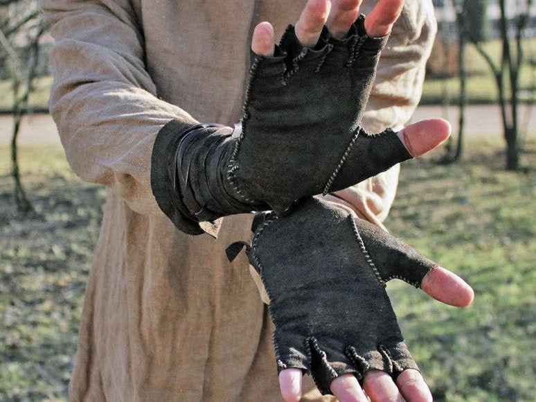 Battler leather gloves for LARP - SokolArmory