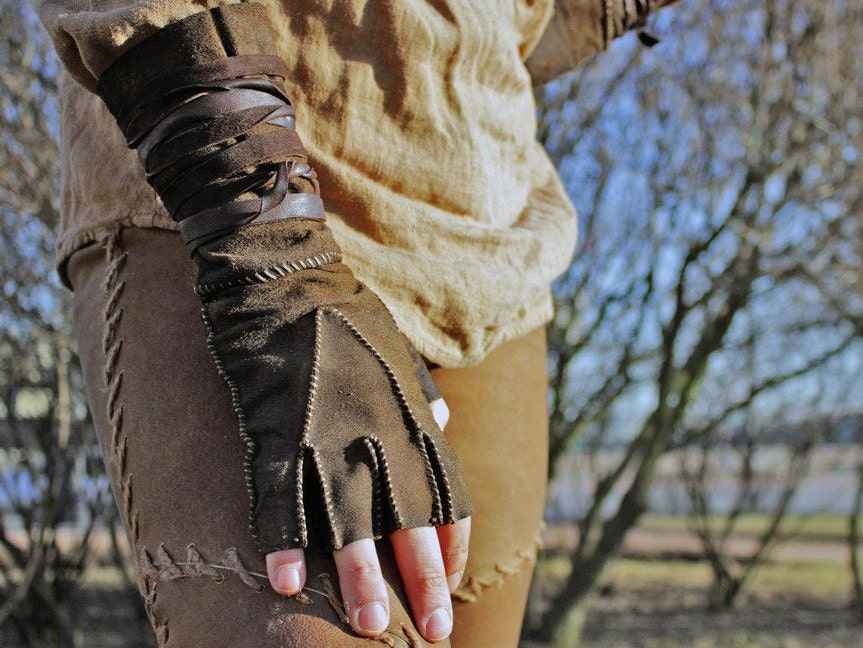 Battler leather gloves for LARP - SokolArmory