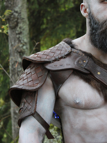 Kratos shoulder armor (God of War) - SokolArmory