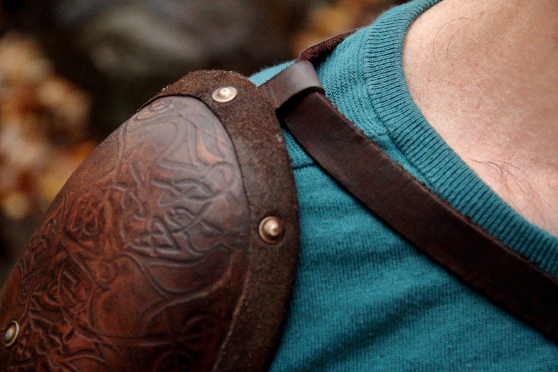 Viking shoulder armor embossed - SokolArmory