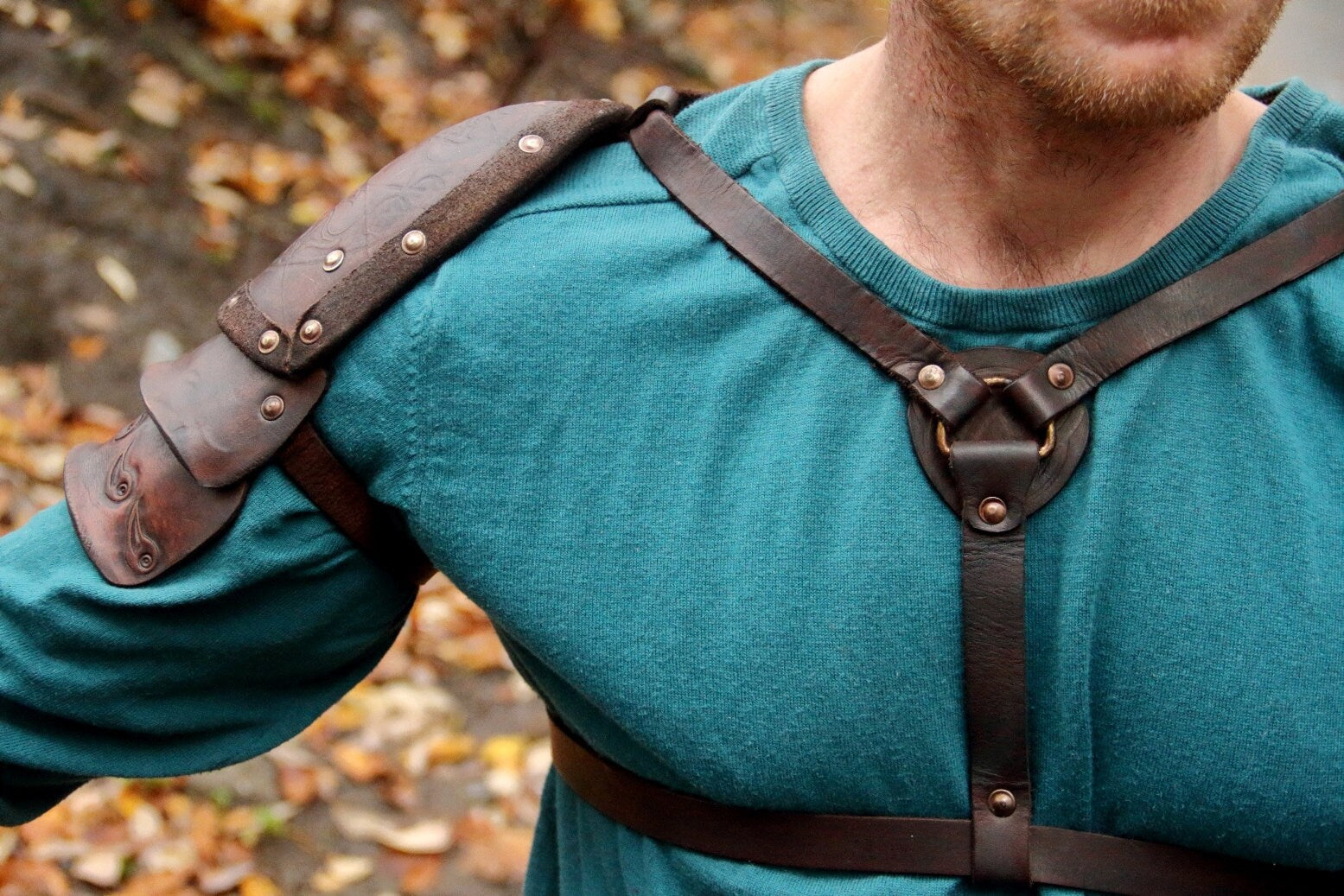 Viking shoulder armor embossed - SokolArmory