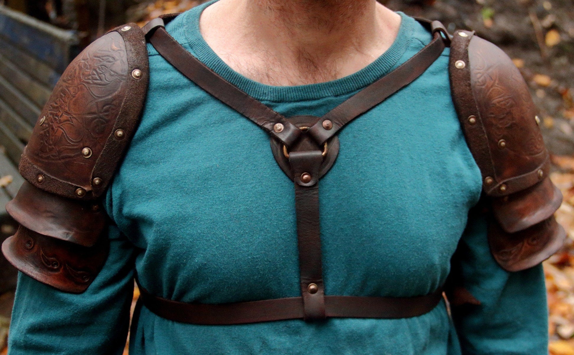Viking shoulder armor embossed - SokolArmory