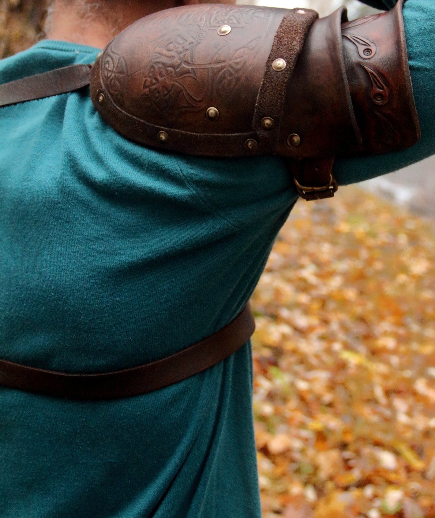Viking shoulder armor embossed - SokolArmory