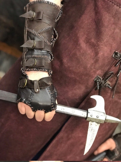 Ivar battler leather glove (Vikings) - SokolArmory
