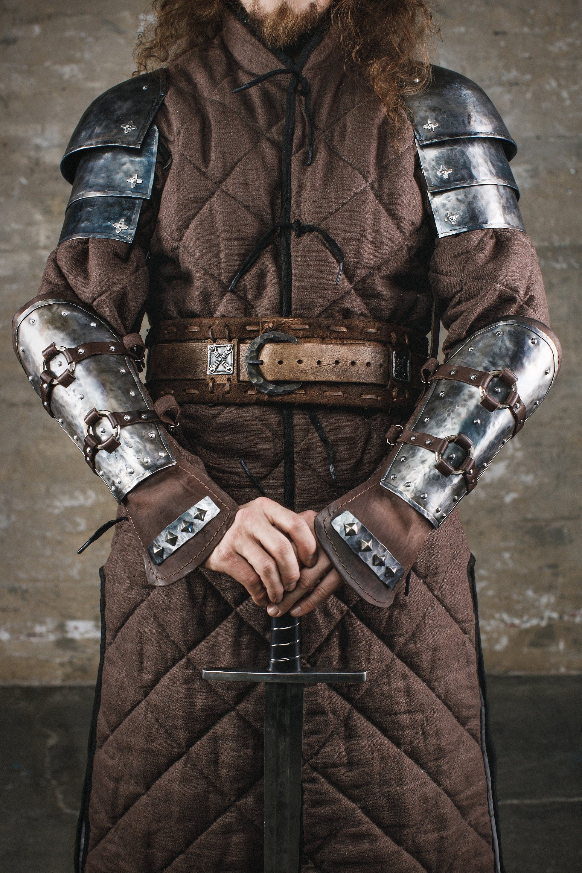 Knight steel shoulder armor - SokolArmory