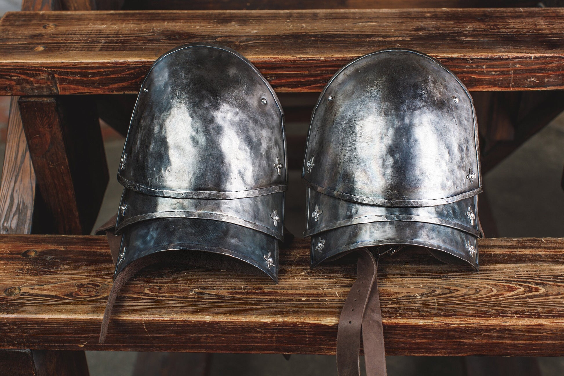 Knight steel shoulder armor - SokolArmory