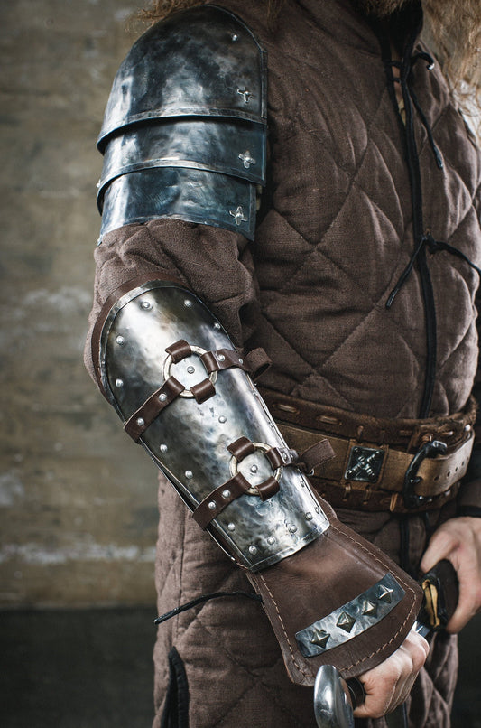 Knight steel shoulder armor - SokolArmory