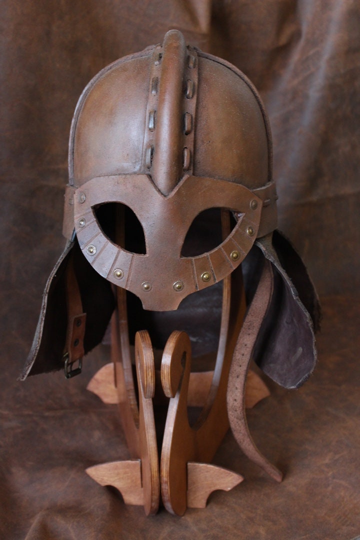 Wooden helmet stand "Drakkar" - SokolArmory