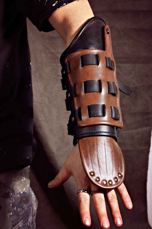 Hiccup's bracers (How to train your dragon 3) - SokolArmory