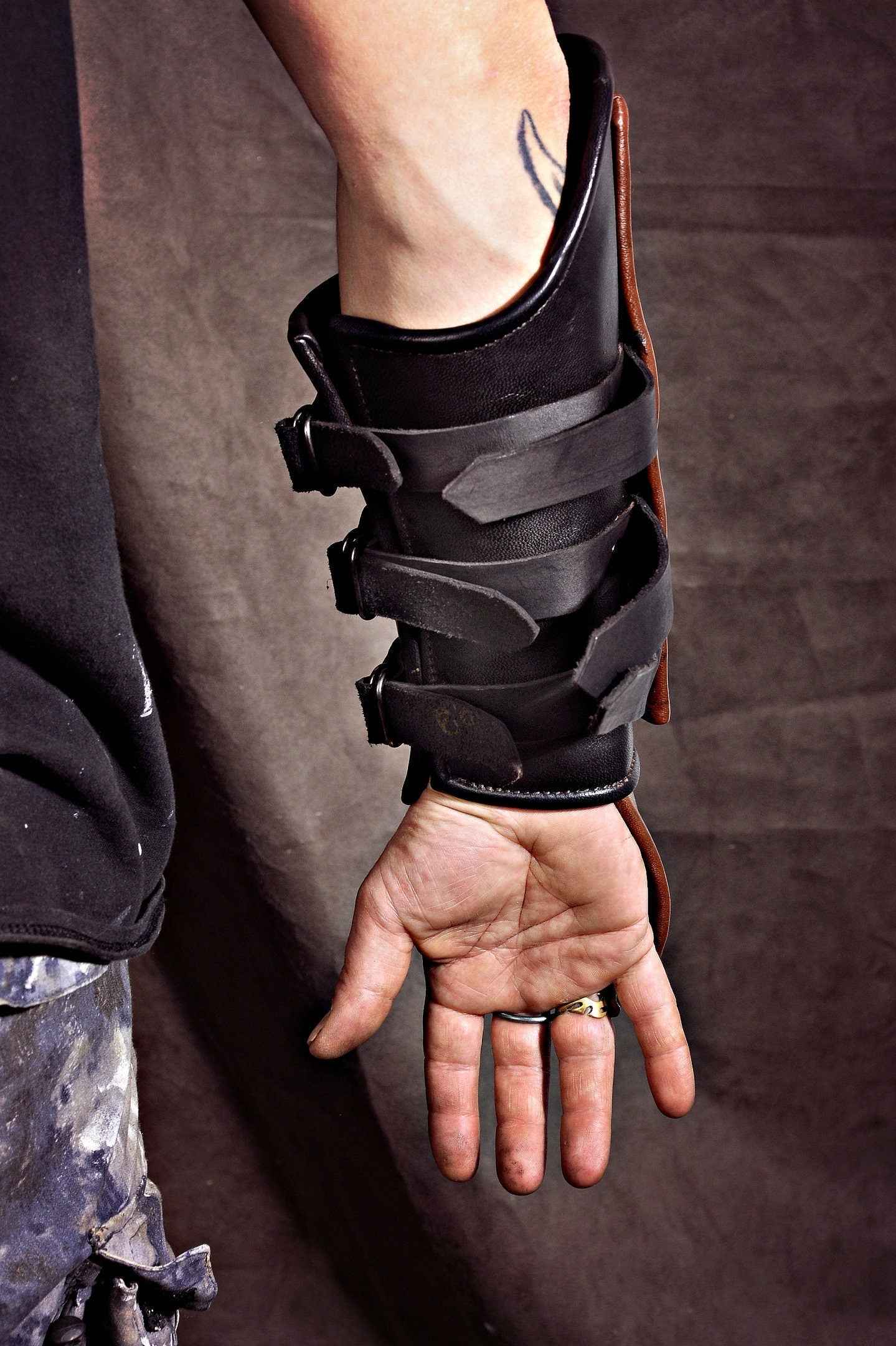 Hiccup's bracers (How to train your dragon 3) - SokolArmory