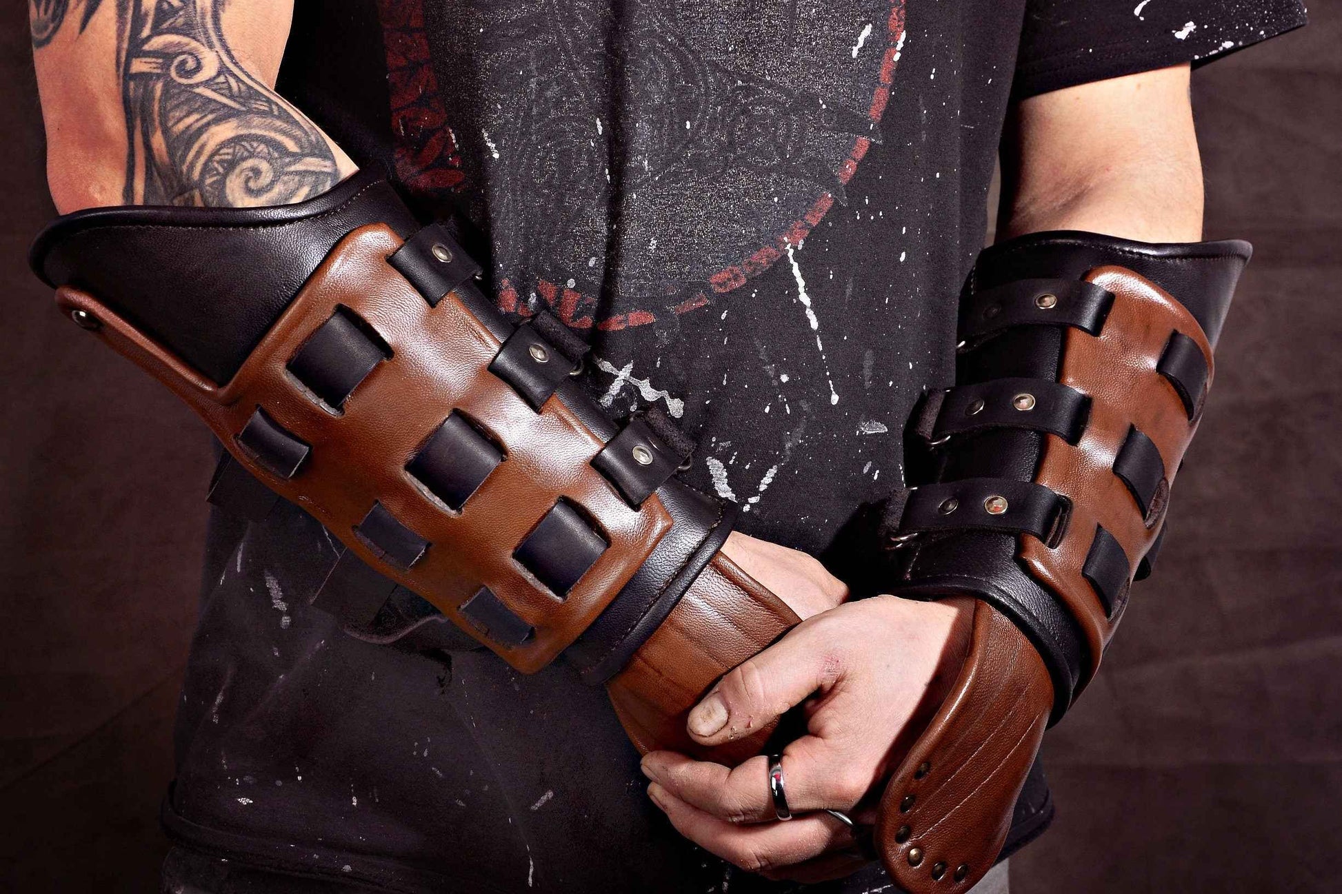 Hiccup's bracers (How to train your dragon 3) - SokolArmory