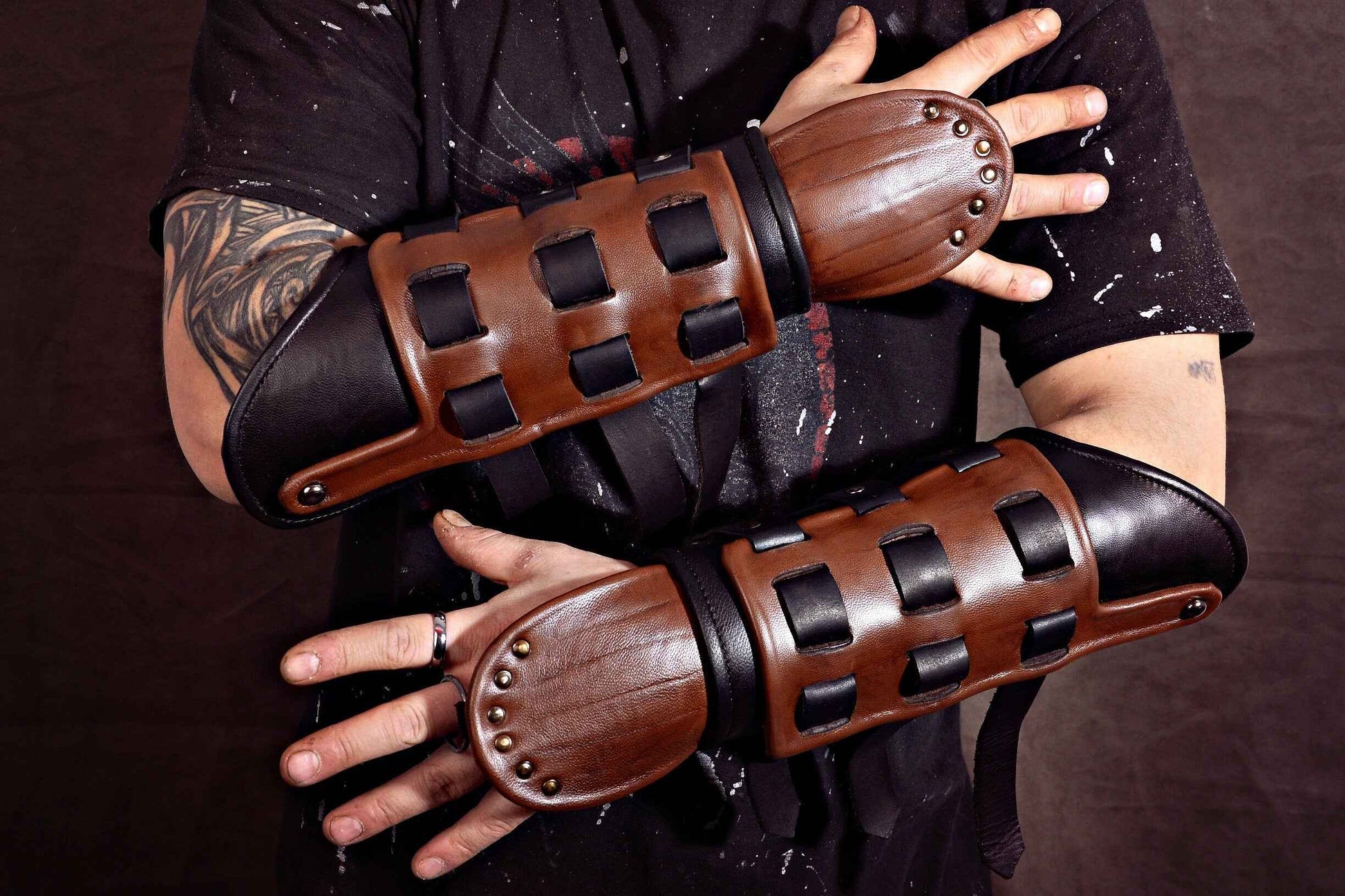 Hiccup's bracers (How to train your dragon 3) - SokolArmory