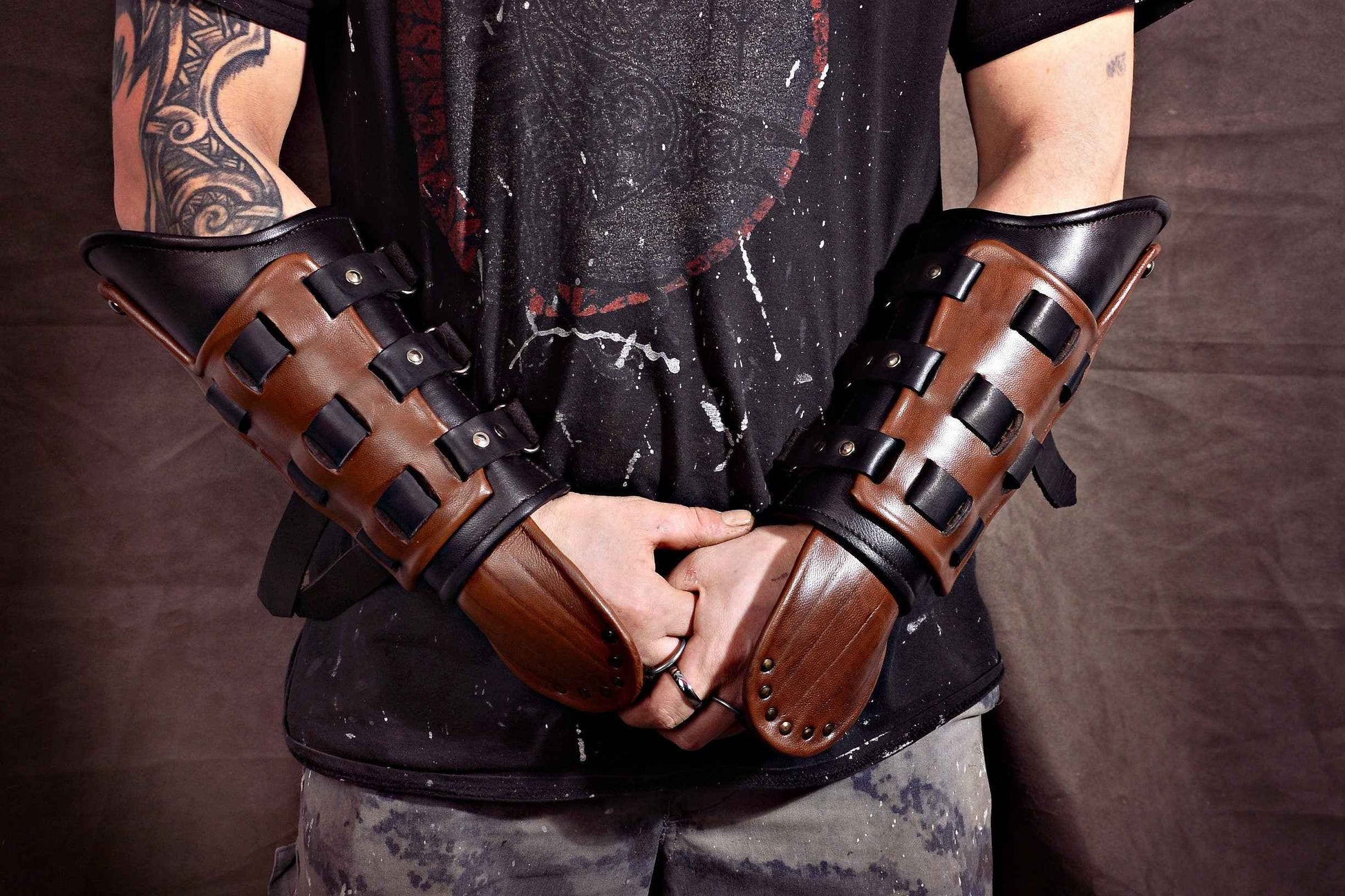 Hiccup's bracers (How to train your dragon 3) - SokolArmory