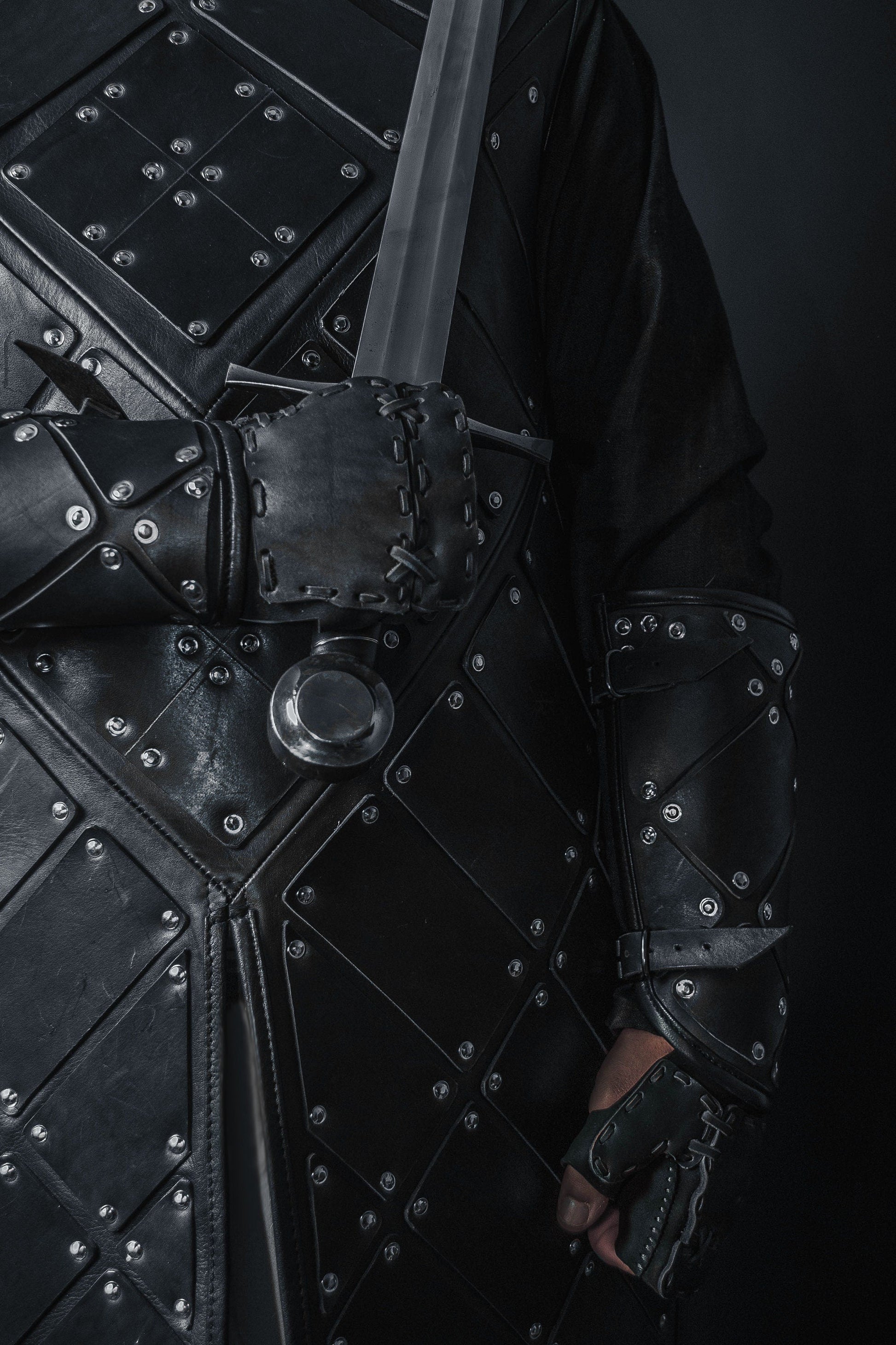Medieval leather bracers with hand protection - SokolArmory