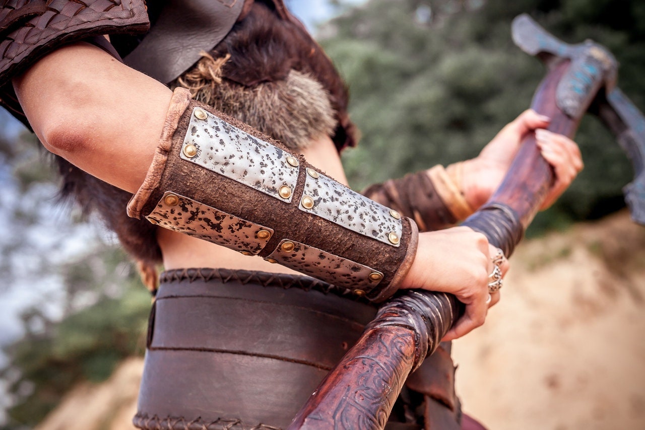 Woman Kratos armor (God of War) - SokolArmory