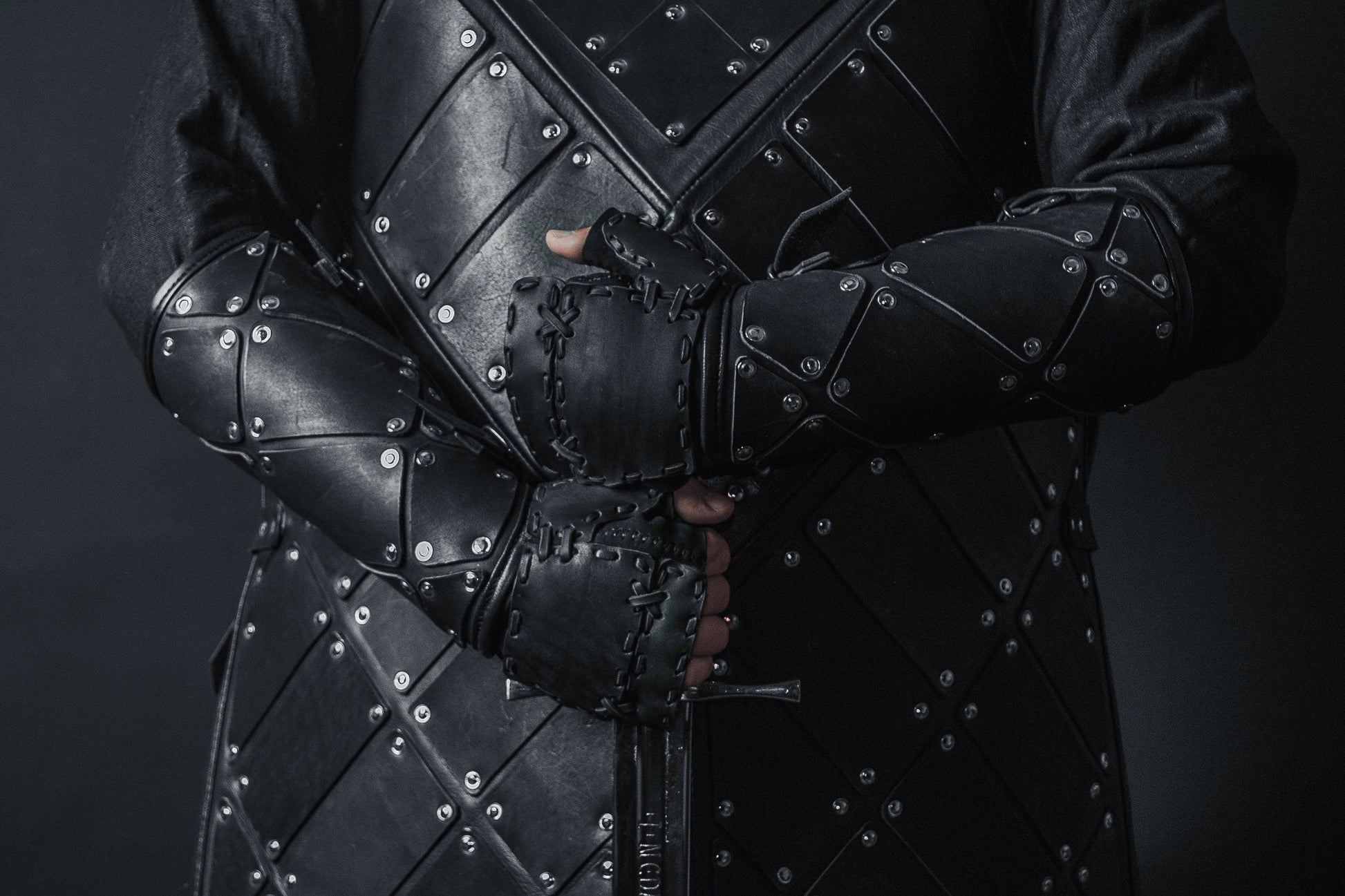Medieval leather bracers with hand protection - SokolArmory