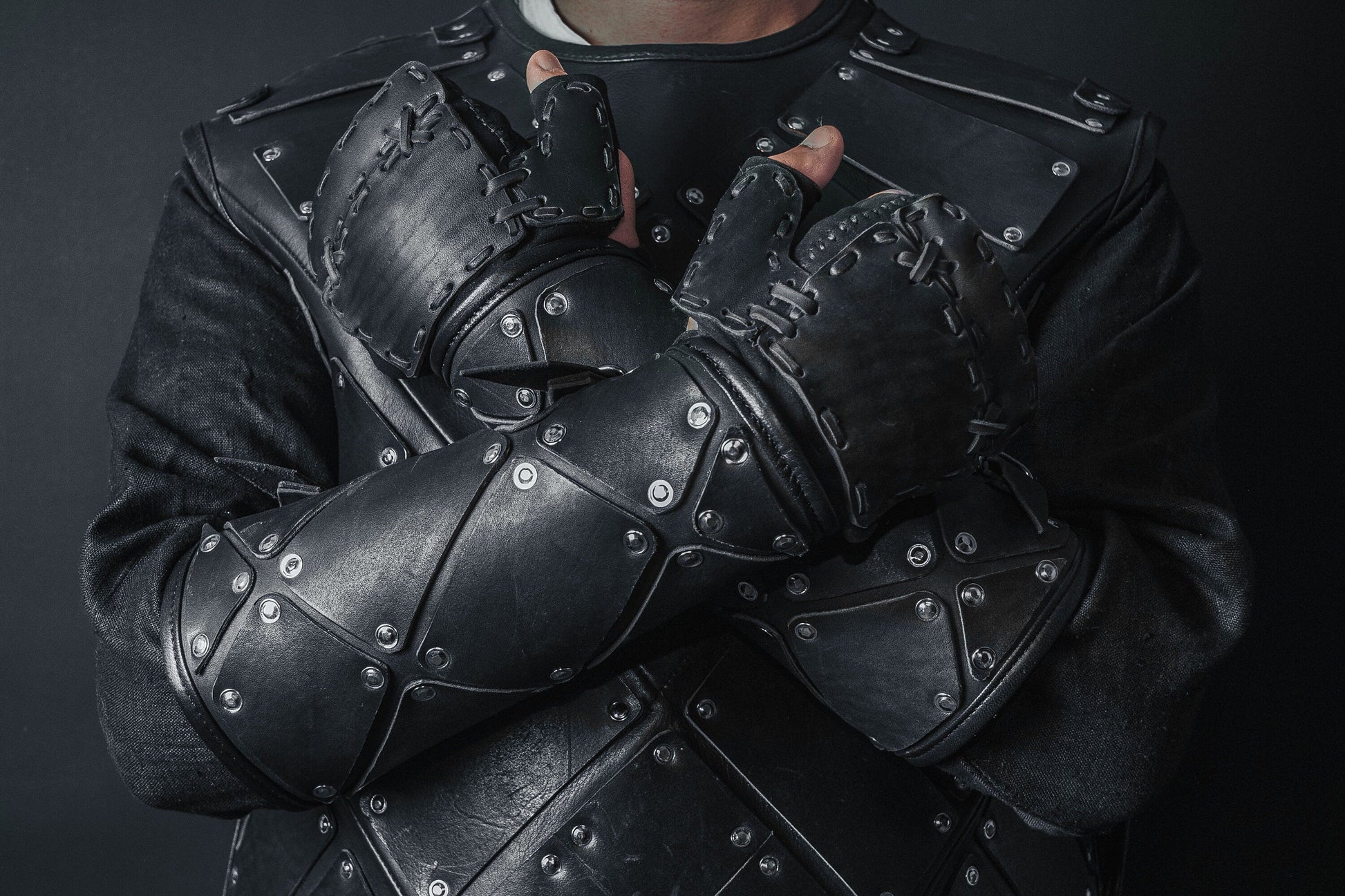 Medieval leather bracers with hand protection - SokolArmory