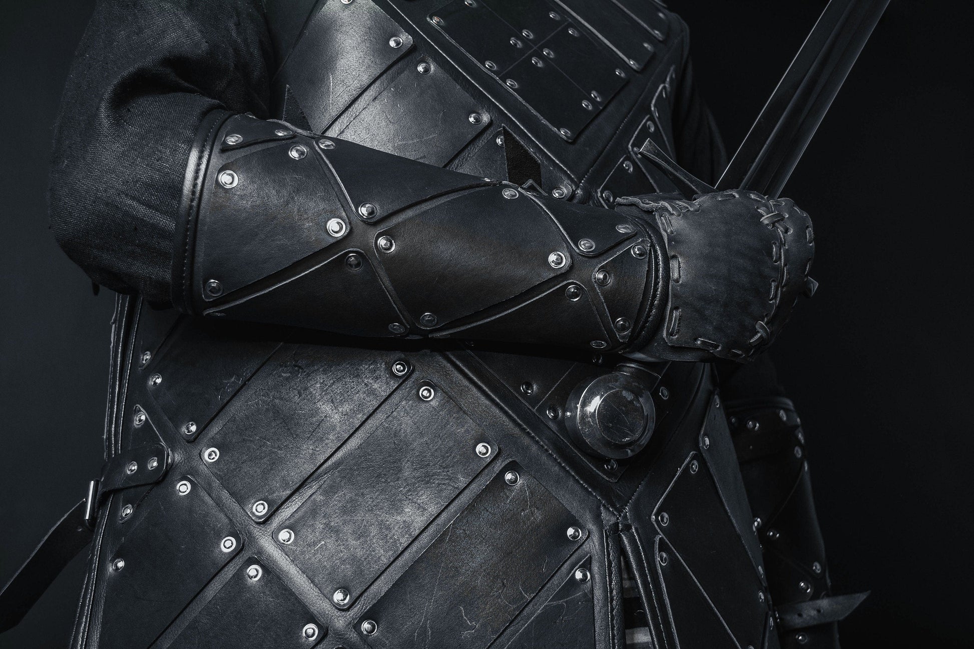 Medieval leather bracers with hand protection - SokolArmory