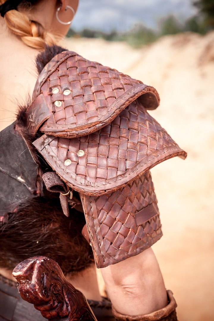 Woman Kratos armor (God of War) - SokolArmory