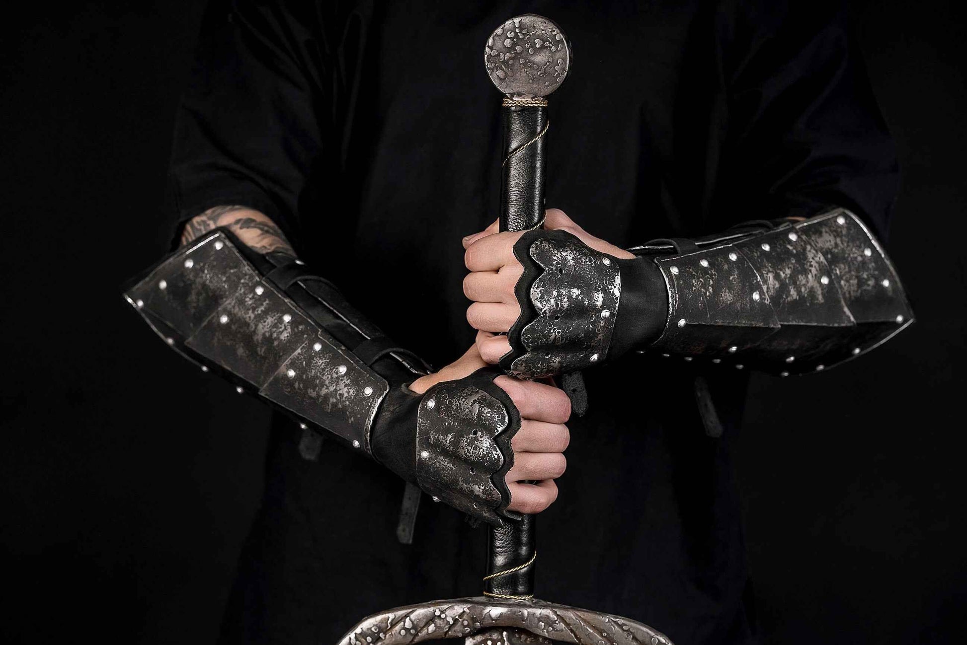 Medieval leather bracers with hand protection - SokolArmory