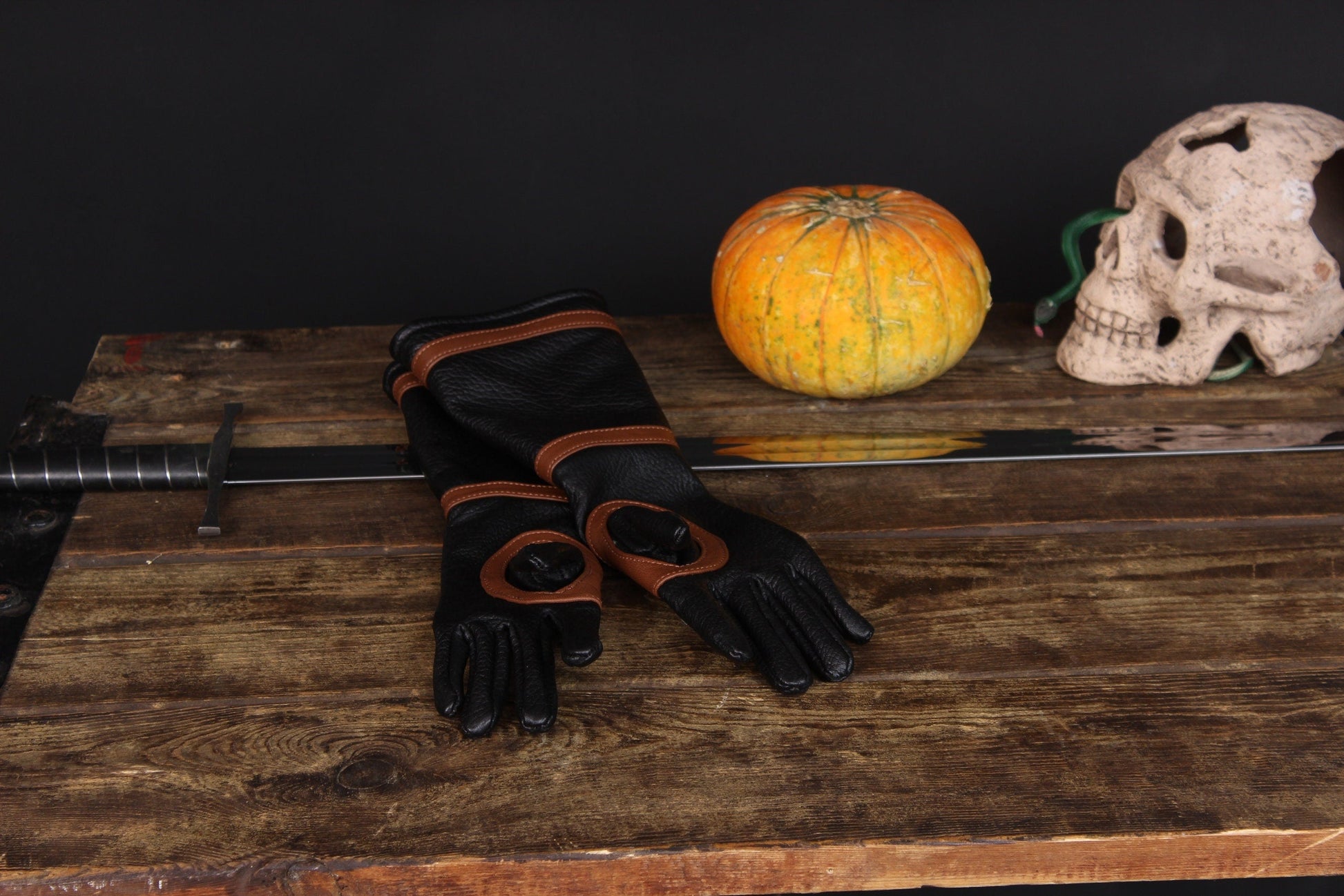 Witcher leather gloves - SokolArmory