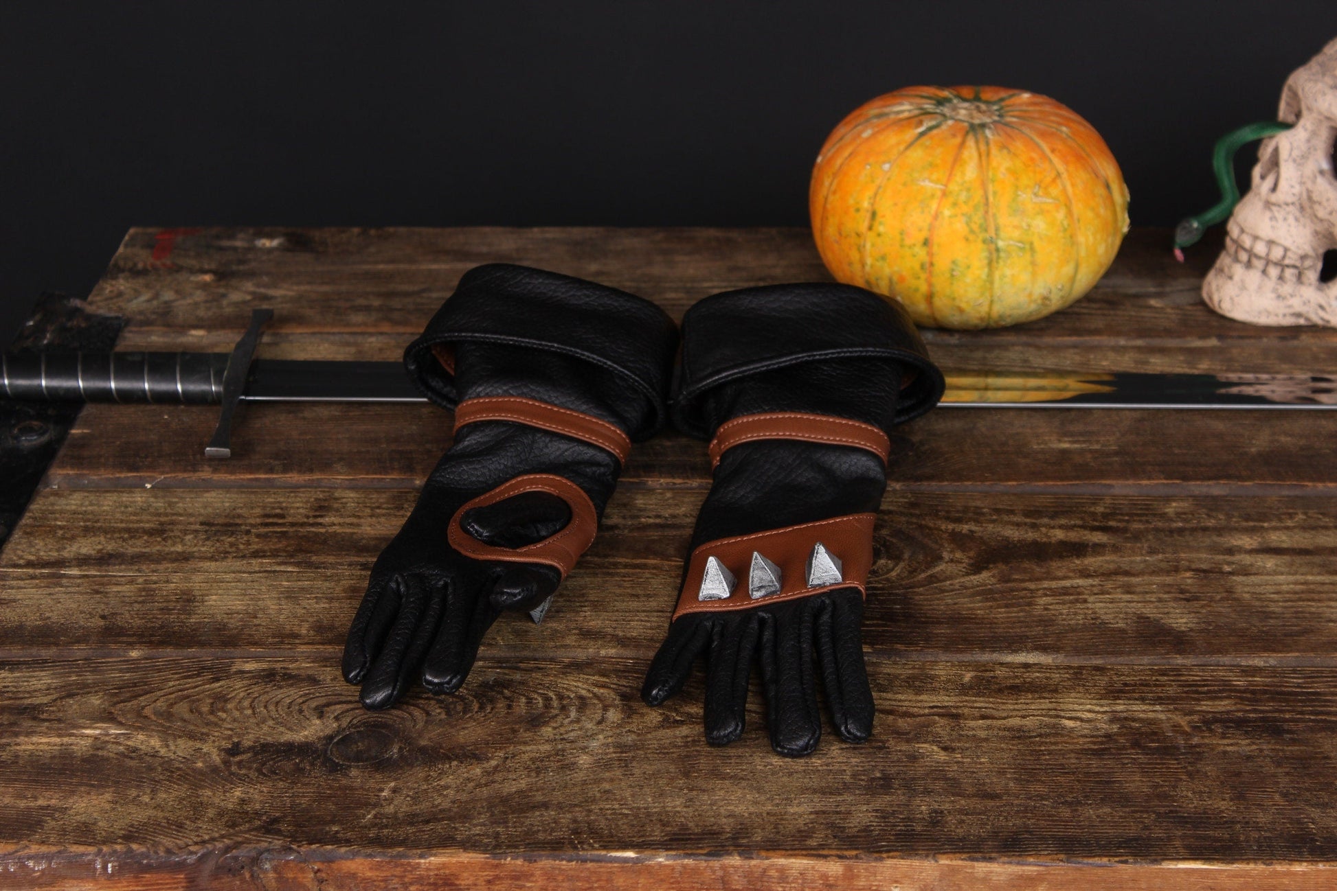 Witcher leather gloves - SokolArmory