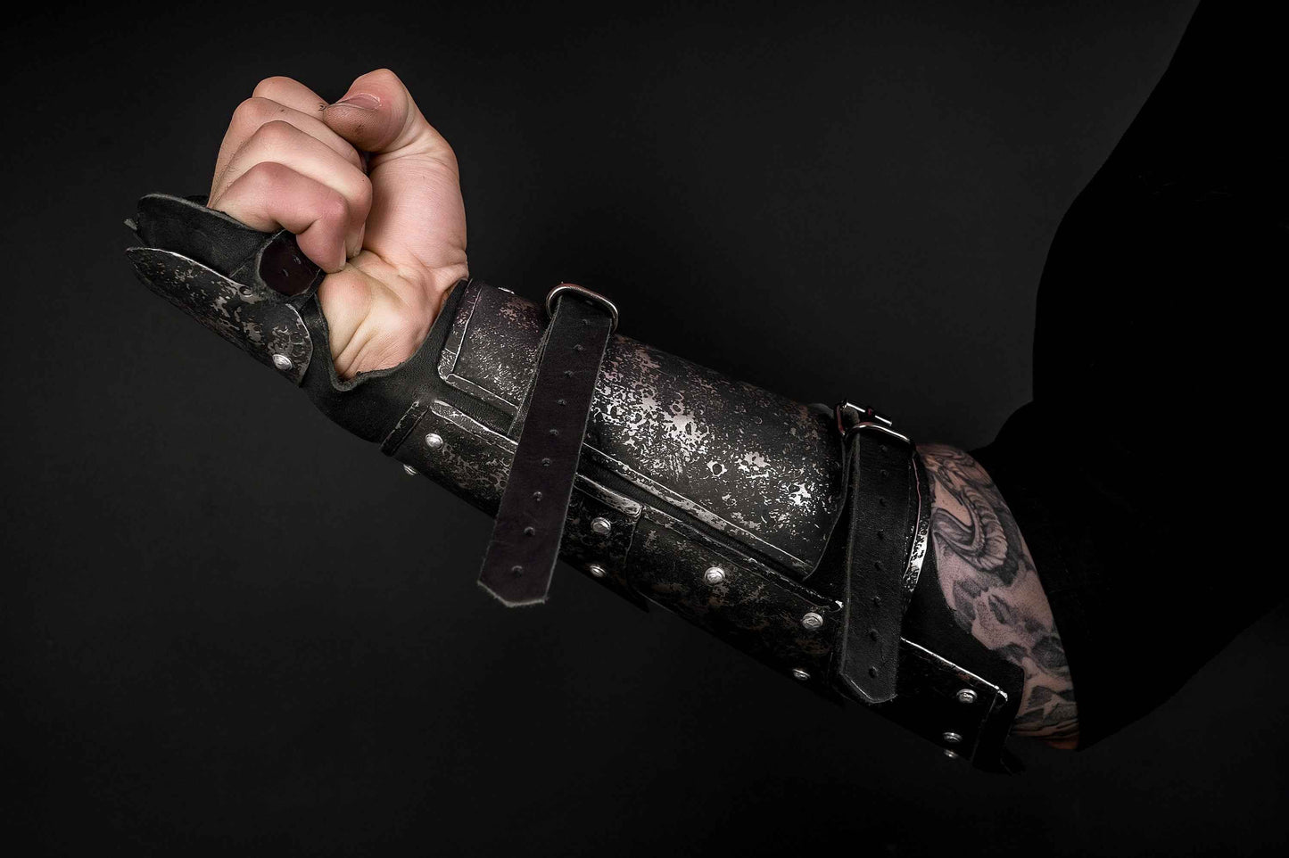Medieval leather bracers with hand protection - SokolArmory